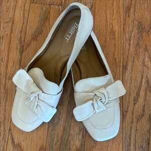 BORN off white leather loafers size 8M- brand new